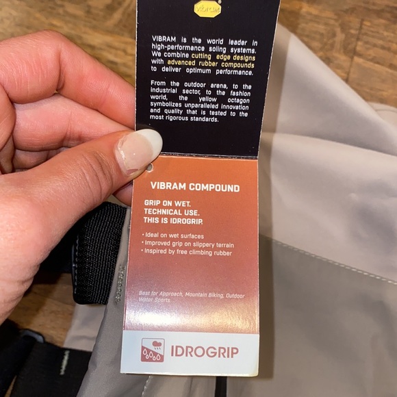 🍾CLOSET CLEAN OUT ACCEPTING ALL REASONABLE OFFERS🍾 - Picture 7 of 15